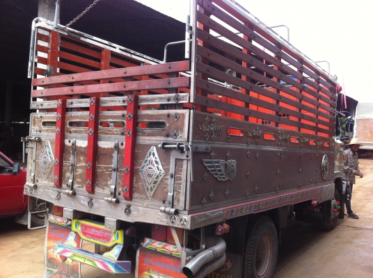 HINO KM310 (กระบะคาร์โก้ไม้มะค่า) เลขตัวรถ KM310 เลขเครื่อง 6BD1 (145 แรงม้า) เครื่องดี คัสซีสวย ช่วงล่าง F ทะเบียนพร้อมโอน