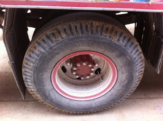 HINO KM310 (กระบะคาร์โก้ไม้มะค่า) เลขตัวรถ KM310 เลขเครื่อง 6BD1 (145 แรงม้า) เครื่องดี คัสซีสวย ช่วงล่าง F ทะเบียนพร้อมโอน