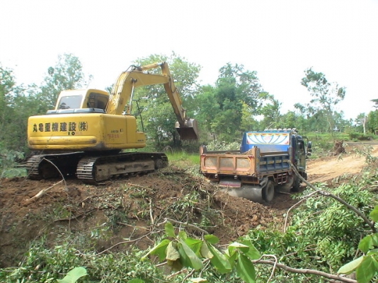 แบคโฮบริการ ปรับปรุงพื้นที่ ถมดิน พร้อมรับงานคับ