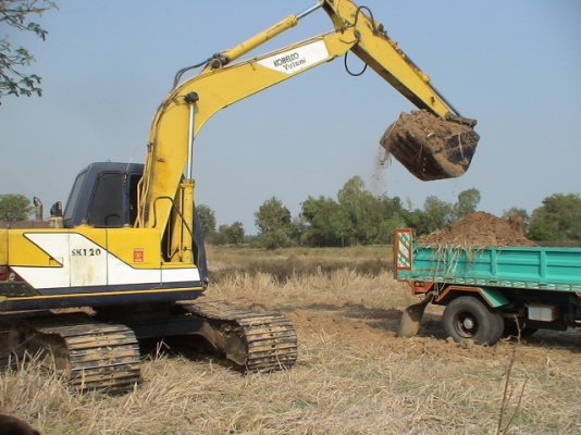 แบคโฮบริการ ปรับปรุงพื้นที่ ถมดิน พร้อมรับงานคับ