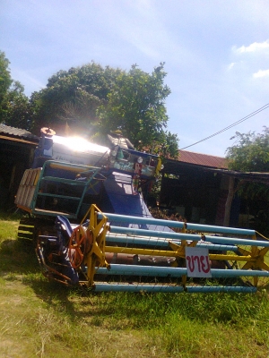 ขายรถเกี่ยว น.เจริญการช่าง เครื่อง 6HE1