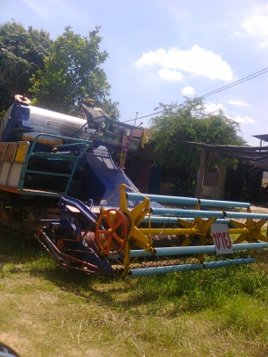 ขายรถเกี่ยว น.เจริญการช่าง เครื่อง 6HE1