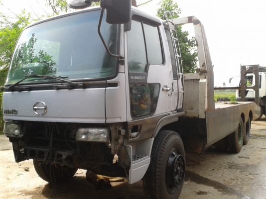 ขายสิบล้อบรรทุกรถเกี่ยวข้าว