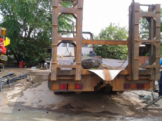 ขายสิบล้อบรรทุกรถเกี่ยวข้าว