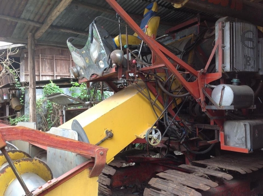 ขายรถเกี่ยวสภาพดี พร้อม 10 ล้อหัวยาวเพลาเดียว พร้อมใช้งาน