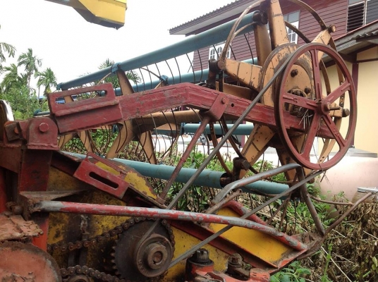 ขายรถเกี่ยวสภาพดี พร้อม 10 ล้อหัวยาวเพลาเดียว พร้อมใช้งาน