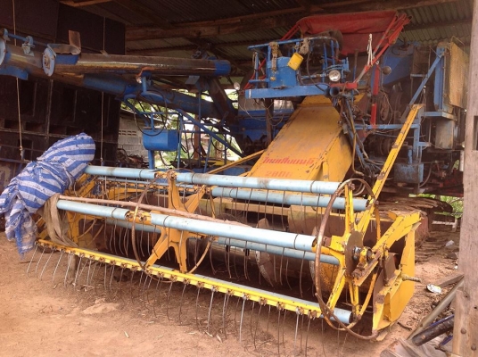 ขายรถเกี่ยว ไทยเส็งยนต์อุ้ม เครื่อง 195 HO7D