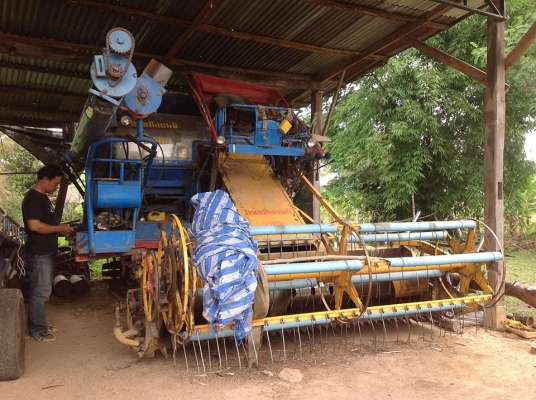 ขายรถเกี่ยว ไทยเส็งยนต์อุ้ม เครื่อง 195 HO7D