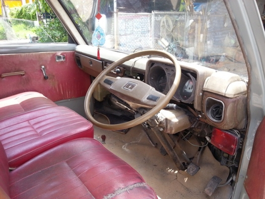 Hiace หัวแตงโม ปะผุ ทำสีมาใหม่หมดแล้วครับ สภาพดี Hiace หัวแตงโม ปะผุ ทำสีมาใหม่หมดแล้วครับ สภาพดี