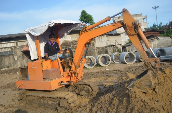 ด่วน รถแมคโค ราคาไม่แพงอย่างที่คิด