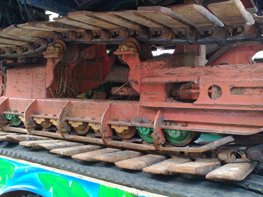 ขายช่วงล่าง รถเกื่ยวตัวเดินสองร้อยพร้อม มอเต่อร์โซ่รุนเล่อช่วงล่างตัดให้หมด