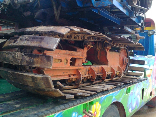 ขายช่วงล่าง รถเกื่ยวตัวเดินสองร้อยพร้อม มอเต่อร์โซ่รุนเล่อช่วงล่างตัดให้หมด