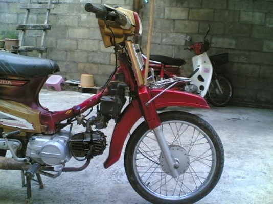 ขายดรีมคุรุสภา ทะเบียนพร้อมโอนเครื่องดีนิ่งไม่หอนอะไหร่ขาดบังลมสีโดนสาดมาขายตามสภาพ ขาย 8900 บาท