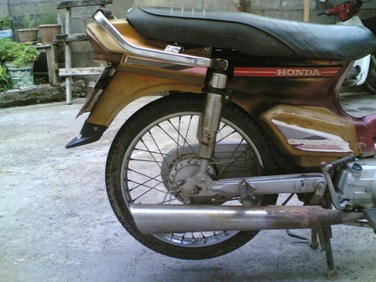 ขายดรีมคุรุสภา ทะเบียนพร้อมโอนเครื่องดีนิ่งไม่หอนอะไหร่ขาดบังลมสีโดนสาดมาขายตามสภาพ ขาย 8900 บาท