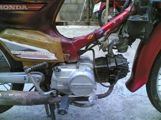 ขายดรีมคุรุสภา ทะเบียนพร้อมโอนเครื่องดีนิ่งไม่หอนอะไหร่ขาดบังลมสีโดนสาดมาขายตามสภาพ ขาย 8900 บาท