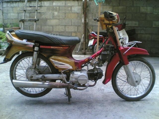 ขายดรีมคุรุสภา ทะเบียนพร้อมโอนเครื่องดีนิ่งไม่หอนอะไหร่ขาดบังลมสีโดนสาดมาขายตามสภาพ ขาย 8900 บาท