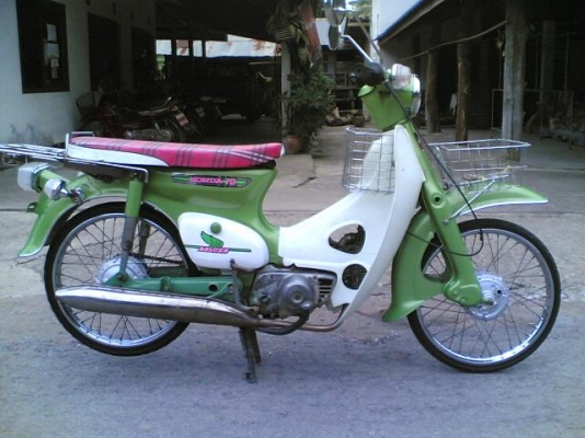 ขาย C70 เล่มทะเบียนพร้อมชุดโอนเครื่องเดิมๆอะไหร่แต่งตามรูปรถขี่ใช้งานได้ตามปกติเครื่องสมบูรณ์ ขาย 11500 บาท