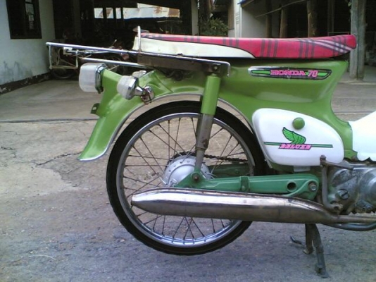 ขาย C70 เล่มทะเบียนพร้อมชุดโอนเครื่องเดิมๆอะไหร่แต่งตามรูปรถขี่ใช้งานได้ตามปกติเครื่องสมบูรณ์ ขาย 11500 บาท