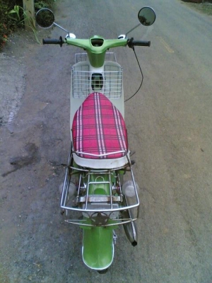 ขาย C70 เล่มทะเบียนพร้อมชุดโอนเครื่องเดิมๆอะไหร่แต่งตามรูปรถขี่ใช้งานได้ตามปกติเครื่องสมบูรณ์ ขาย 11500 บาท