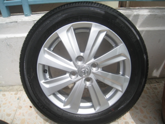 ขายล้อแม็กป้ายแดง Toyota vios 15"x5.5" et45 4รู100 +ยางปี2013  (081-3747940)
