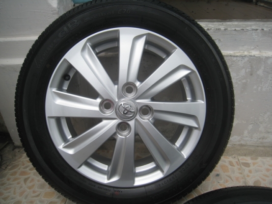 ขายล้อแม็กป้ายแดง Toyota vios 15"x5.5" et45 4รู100 +ยางปี2013  (081-3747940)