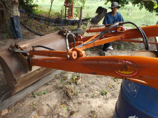 ตักหน้า ยกได้ 300 kg เก้่านอกยกสูง 3 เมตร