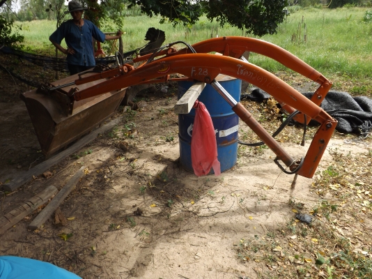 ตักหน้า ยกได้ 300 kg เก้่านอกยกสูง 3 เมตร