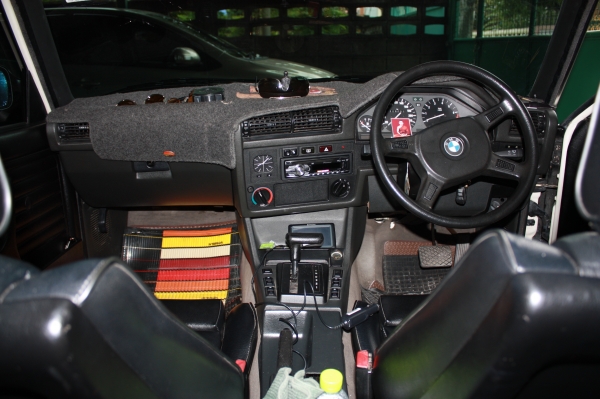 ขายรถ BMW 316i รถปี 1988  รถสภาพเดิม 150,000 บาท