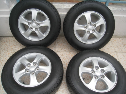 ขายล้อแม็กป้ายแดง Mitsubishi triton 15"x6" et46 5รู114.3 + ยางปี 13 พร้อมน็อตล้อเดิม  (081-3747940)