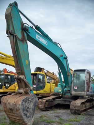 KOBELCO SK 230 E.