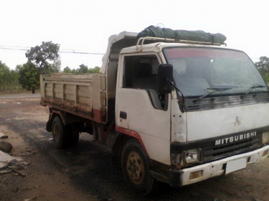 ขายรถ6ล้อดั้มMITSUBHISI CENTER 115 แรง ดั้มสามมิตร แอร์ เพาเวอร์ รถพร้อมใช้งาครับ