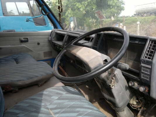 ขายรถ ISUZU NPR กระบะพื้นเรียบท้ายลาด