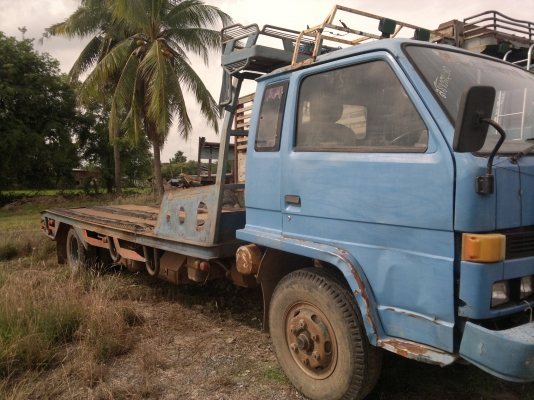 ขายรถ ISUZU NPR กระบะพื้นเรียบท้ายลาด