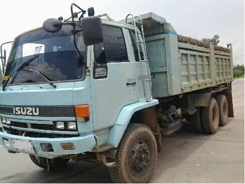 ฝากขาย 10ล้อ2เพลาดั๊ม นางฟ้าแท้ISUZU ROCKY FXZ23NFPF เครื่องเดิม6SD1 240HP แห้งแรงดี เกียร์เดิม กระบะดั๊มเหล็กสภาพสวย ช่วงล่างเดิมแน่นคัสซีสวยไม่ผุไม่ดาม หัวบางเดิม พ.พาวเวอร์ ทริฟฟี่ ยาง10 60\% พร้อมใช้ พร้อมลุยงาน ราคาต่อรองได้ครับ