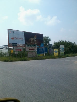 ขายที่ดิน ถนนร่มเกล้าซอย2 พานิชเอเซียเข้าซอยไป1 กม. 8ไร่98ตารางวา กว้าง 20ยาว900กว่าเมตร เหมาะกับสร้างหอพัก คอนโด และอื่นๆๆครับ