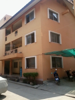 ขายด่วนห้องเช่า 4ตึกจำนวน96ห้อง เนื้อที่เกือบ2ไร่ ถนนร่มเกล้าครับ