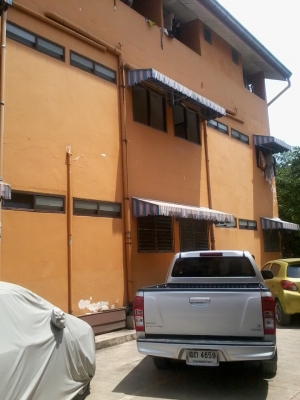 ขายด่วนห้องเช่า 4ตึกจำนวน96ห้อง เนื้อที่เกือบ2ไร่ ถนนร่มเกล้าครับ