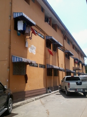 ขายด่วนห้องเช่า 4ตึกจำนวน96ห้อง เนื้อที่เกือบ2ไร่ ถนนร่มเกล้าครับ