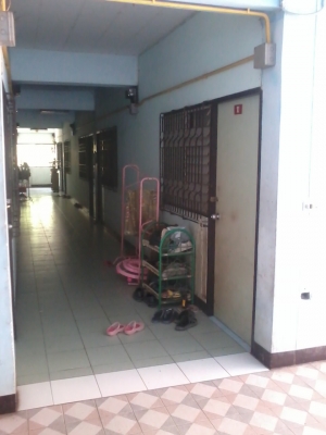 ขายด่วนห้องเช่า 4ตึกจำนวน96ห้อง เนื้อที่เกือบ2ไร่ ถนนร่มเกล้าครับ