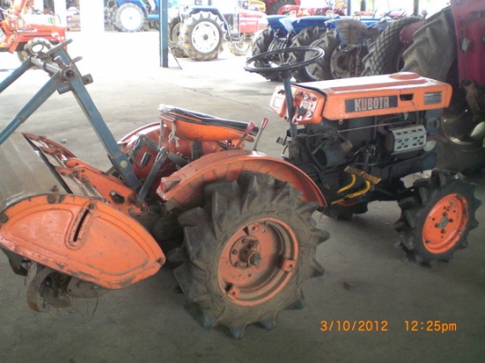 รถไถเล็กคูโบต้า B6000 4WD ขนาด 15 แรงม้า 2เพลา เก่านอก