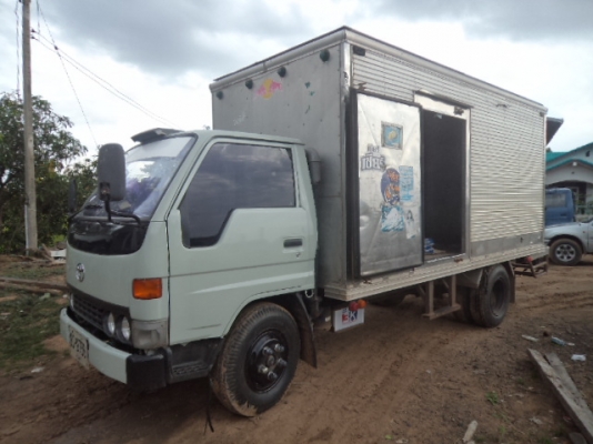 ขายรถ6ล้อโตโยต้าBU141ตู้แห้งช่วงยาว4.30ปี41เครื่อง115แรง สภาพสวยๆๆ