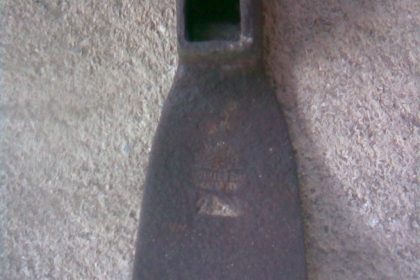 จอบของนอกครับเนื้อเหล็กดีมากครับเป็นของนอกครับสวยๆครับสภาพครบครับสวยๆครับ