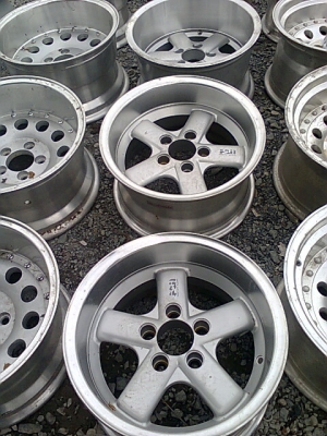 ขายล้ออ๊อฟโลด มี 5รู 6รู ขอบ15 ใหม่เก่าเก็บ ชุดละ 8500 มี 20 ชุด 0806260417 เล็กครับ