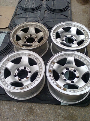 ขายล้ออ๊อฟโลด มี 5รู 6รู ขอบ15 ใหม่เก่าเก็บ ชุดละ 8500 มี 20 ชุด 0806260417 เล็กครับ