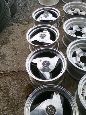 ขายล้ออ๊อฟโลด มี 5รู 6รู ขอบ15 ใหม่เก่าเก็บ ชุดละ 8500 มี 20 ชุด 0806260417 เล็กครับ