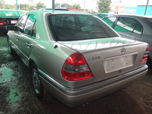 ขาย ด่วน  รถ BENZ  สภาพดีราคาพอไปได้  พร้อมใช้งาน  พร้อมโอน