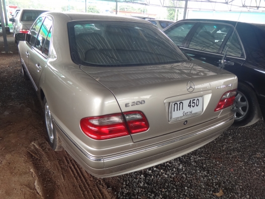 ขาย ด่วน  รถ BENZ  สภาพดีราคาพอไปได้  พร้อมใช้งาน  พร้อมโอน