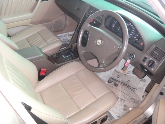 ขาย ด่วน  รถ BENZ  สภาพดีราคาพอไปได้  พร้อมใช้งาน  พร้อมโอน