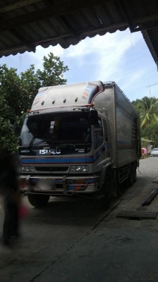 รถอิซูซุ 10 ล้อ ตู้เย็น 195 แรงม้า   ปี 43  สนใจติดต่อ 081 - 6079515