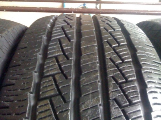 ยาง pirelli 275-60-17 ดอกหนาๆตามรูปขายเส้นล่ะ1000บาท